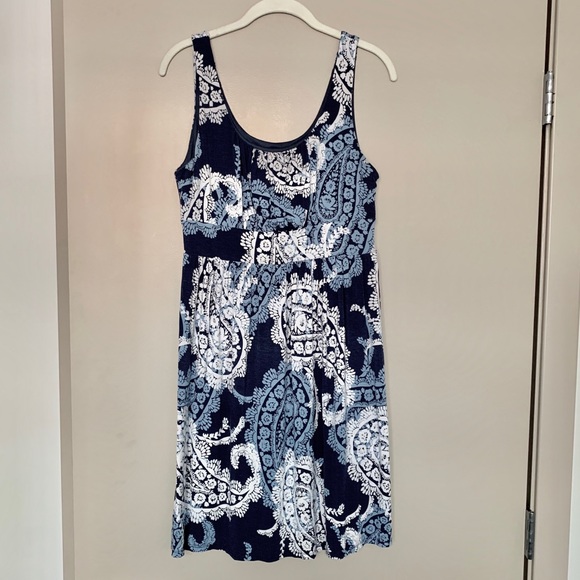 ✨Pretty Blue & White Paisley Dress✨ - Picture 1 of 2